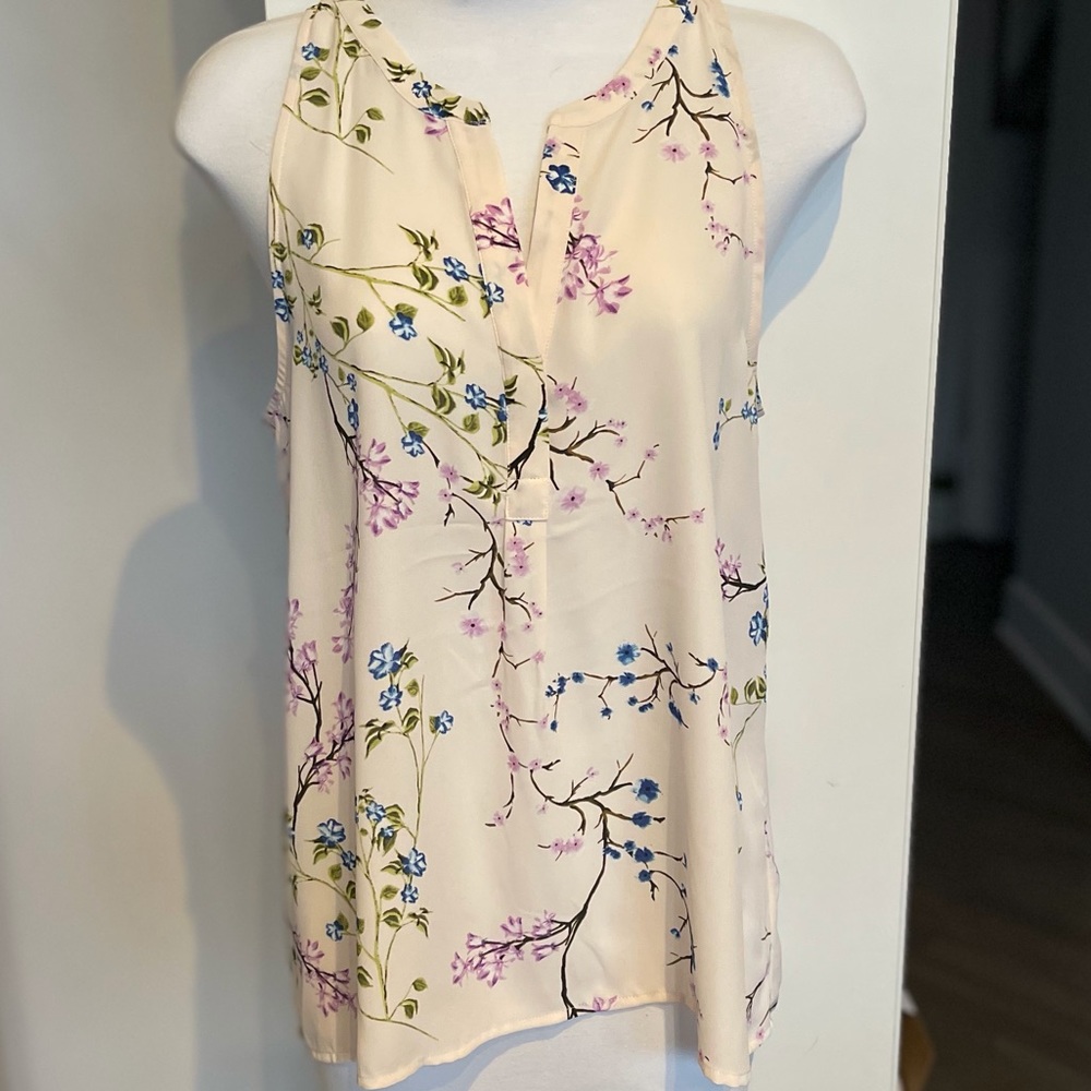 NWT. Small floral blouse